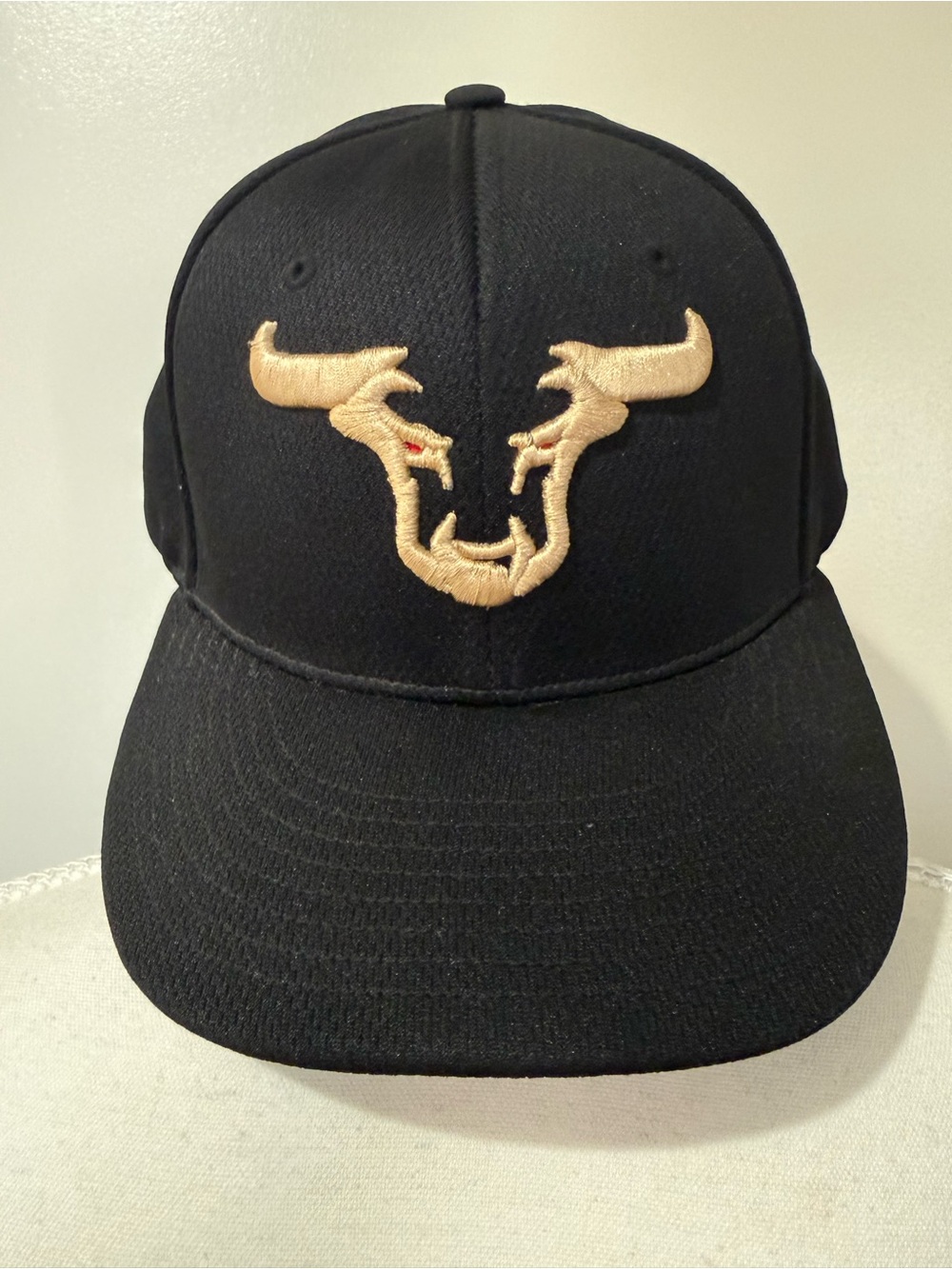 Bulls Fitted Black Men's Embroidered Gold Logo Hat